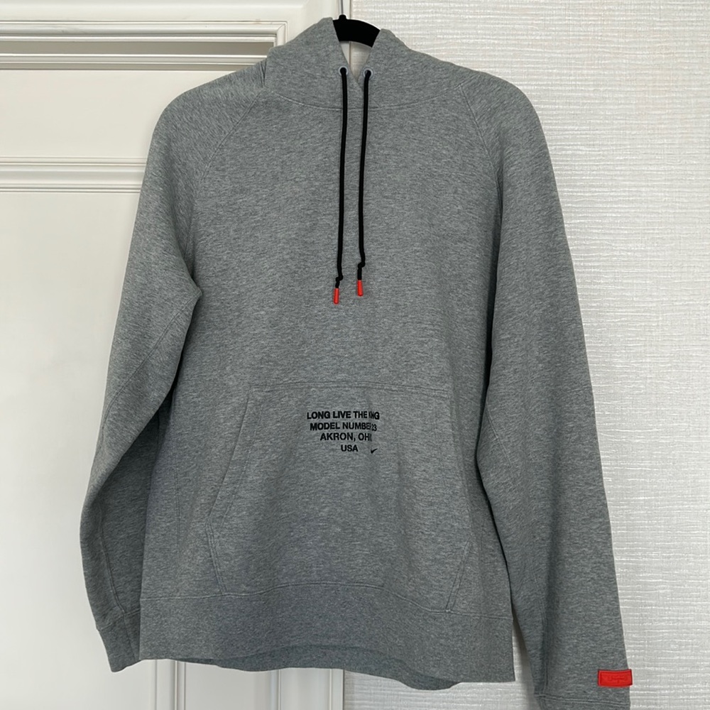 Nike Men’s LeBron Basketball Gray Hoodie